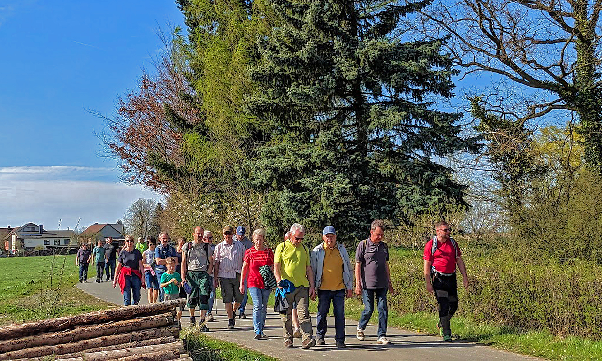 Geführte Wanderung vom Dorf- und Heimatverein Gemeinde Schöndorf, am Gehrenholz, zwischen Tausa und dem Langewiesenteich